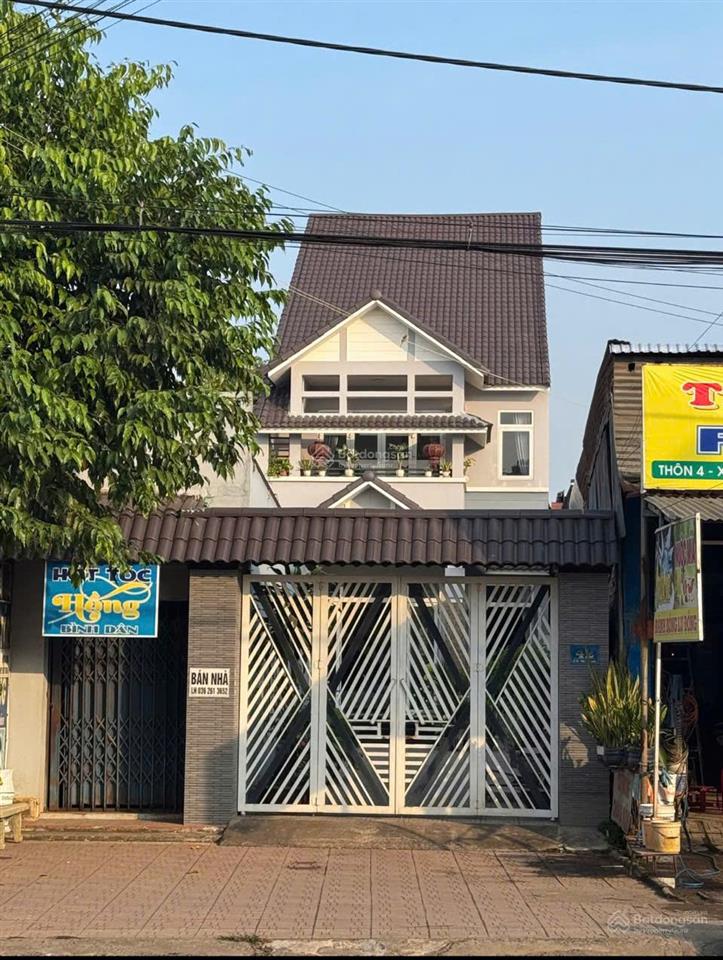 Bán nhà sân vườn  mặt tiền đt 766