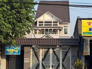 Bán nhà sân vườn  mặt tiền đt 766