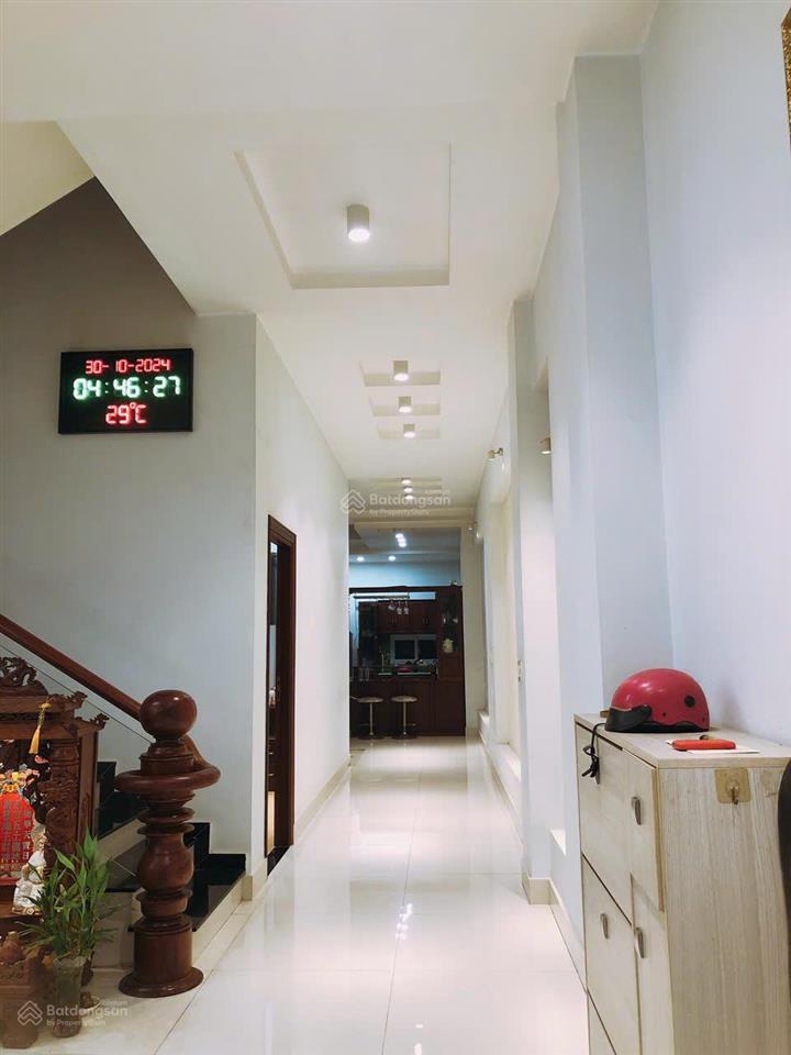 Bán nhà sân vườn  mặt tiền đt 766