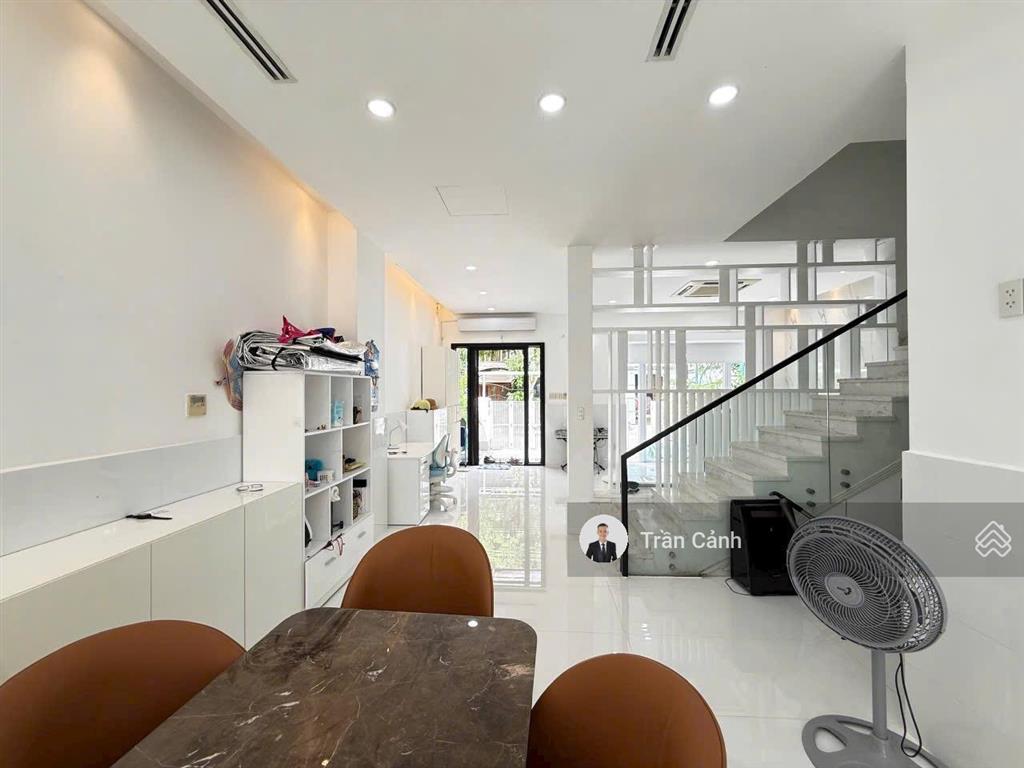 Chính chủ bán nhanh biệt thự liên kế trung tâm pmh  nhà đẹp  giá cực kỳ tốt