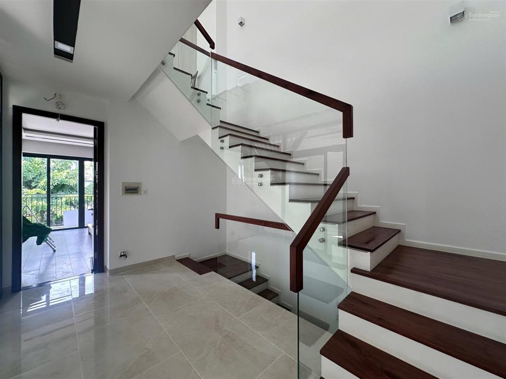 Chính chủ bán nhà số 17 đường 11 nine south. căn góc giữa thoáng.  0908 355 *** mr cảnh