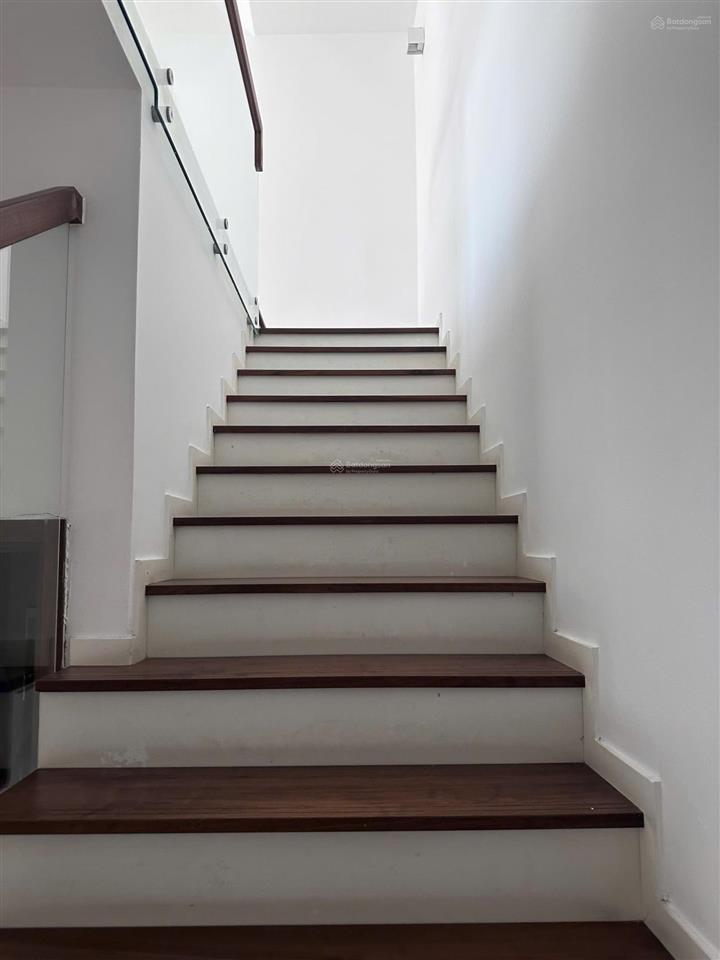 Chính chủ bán nhà số 17 đường 11 nine south. căn góc giữa thoáng.  0908 355 *** mr cảnh