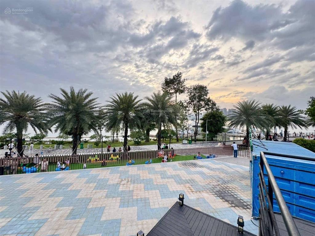 Nhà phố 8x20m, thanh toán trước 4.4 tỷ sở hữu ngay, đường 19m thông, gần sông, gọi bộ 0981 244 ***