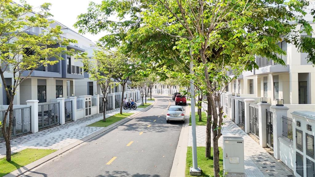 Nhà phố 8x20m, thanh toán trước 4.4 tỷ sở hữu ngay, đường 19m thông, gần sông, gọi bộ 0981 244 ***
