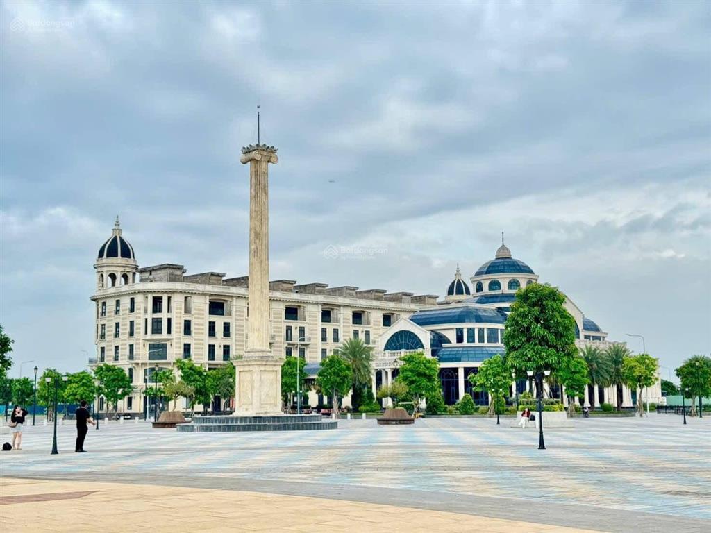 Nhà phố 8x20m, thanh toán trước 4.4 tỷ sở hữu ngay, đường 19m thông, gần sông, gọi bộ 0981 244 ***