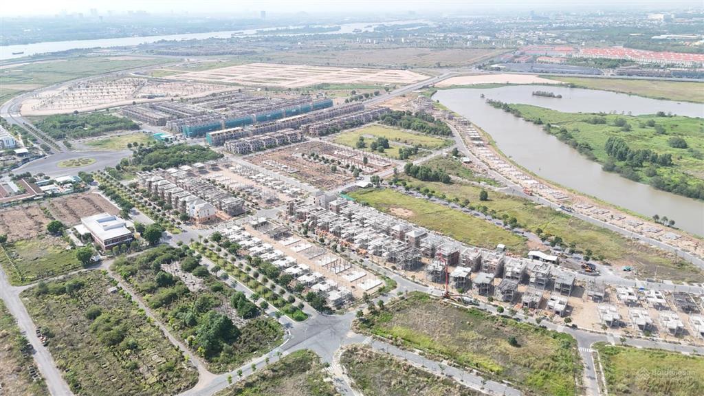 Nhà phố 8x20m, thanh toán trước 4.4 tỷ sở hữu ngay, đường 19m thông, gần sông, gọi bộ 0981 244 ***