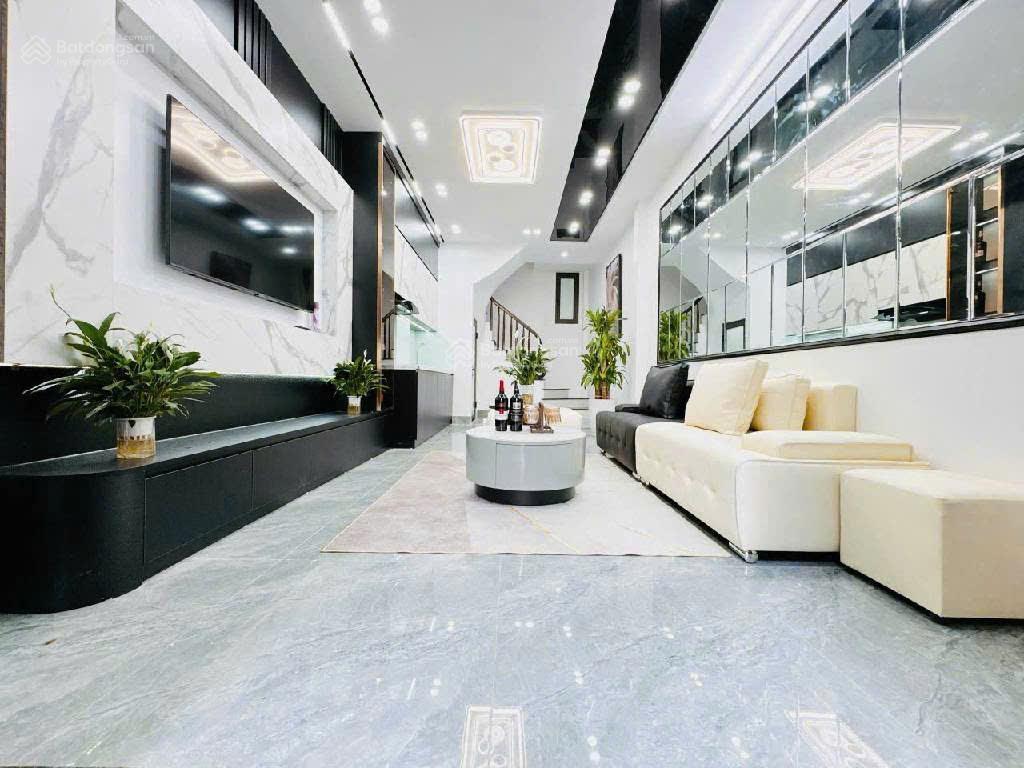 Bán nhà khương trung, quận thanh xuân 35m2 x 4 tầng, cách ô tô 10m, giá 8.5 tỷ