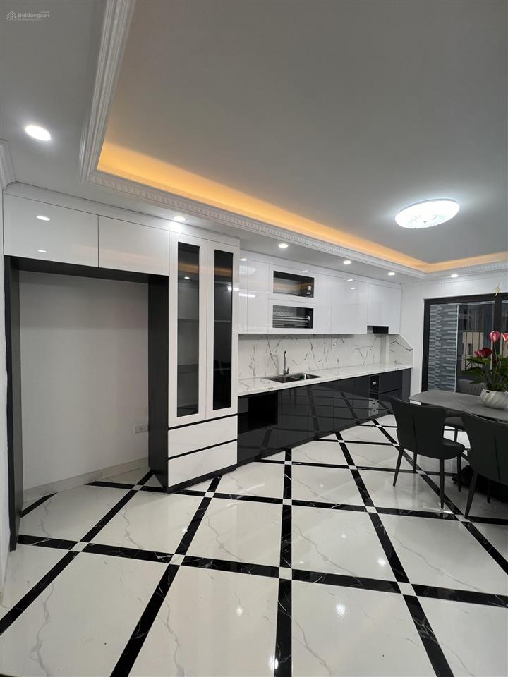 Nhà tựu liệt  tt thanh trì  60m  5 tầng