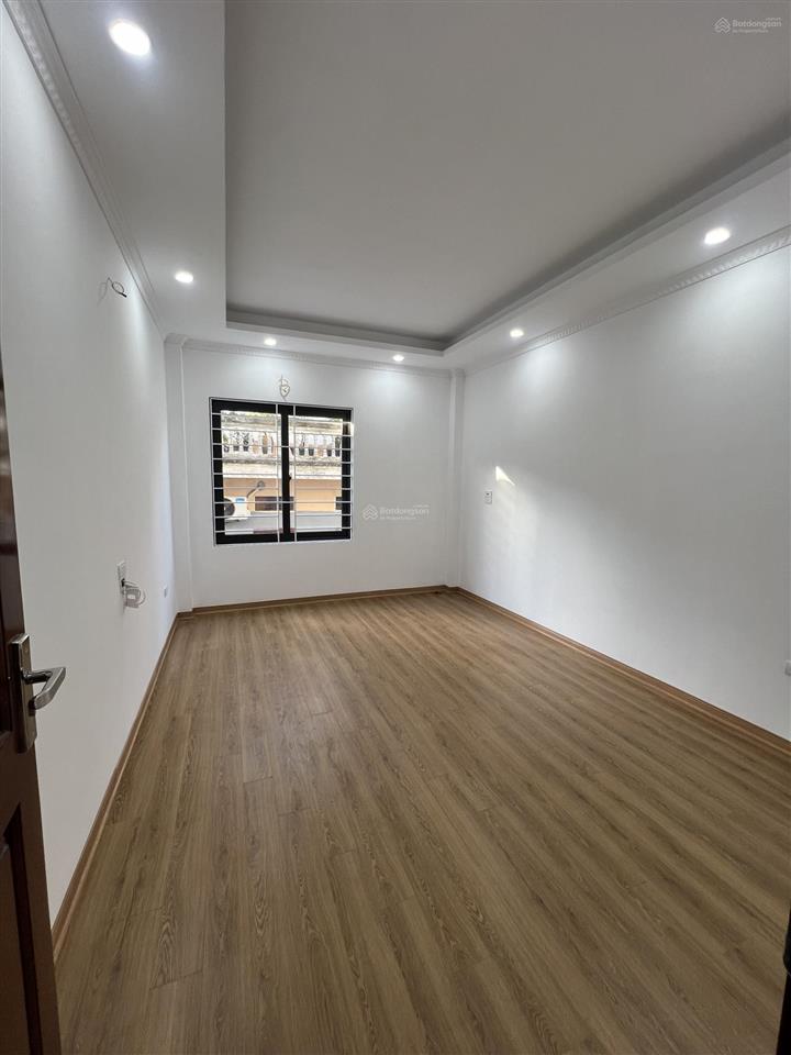 Nhà tựu liệt  tt thanh trì  60m  5 tầng