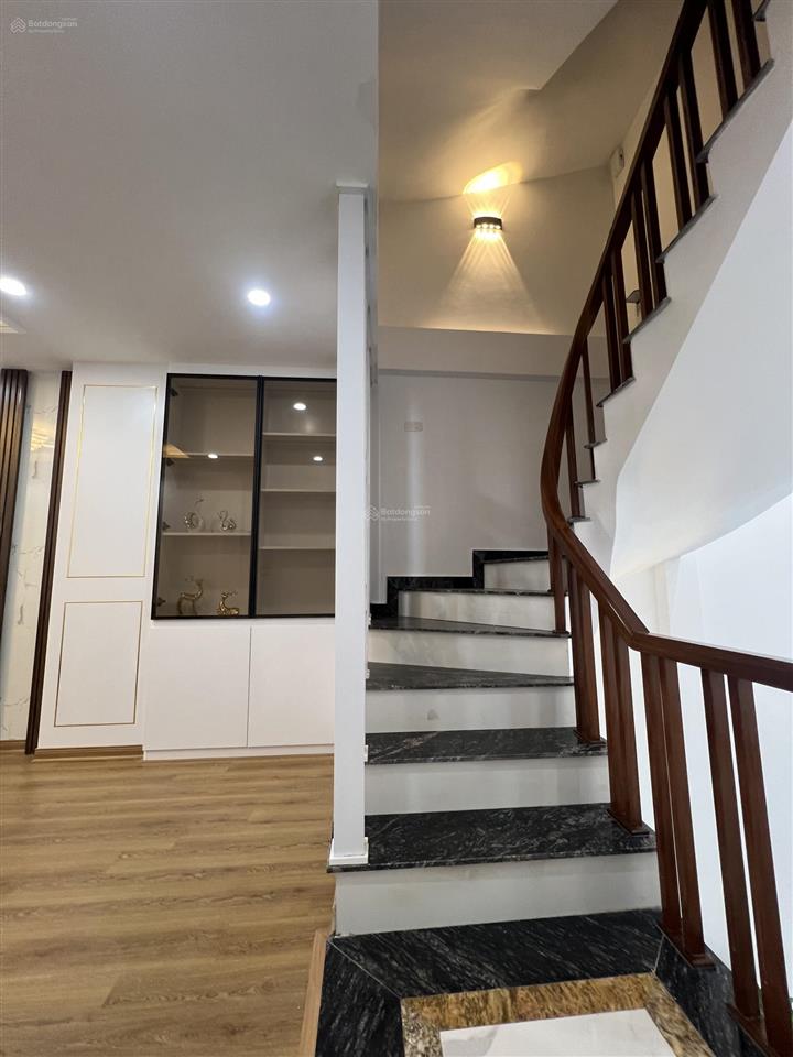 Nhà tựu liệt  tt thanh trì  60m  5 tầng