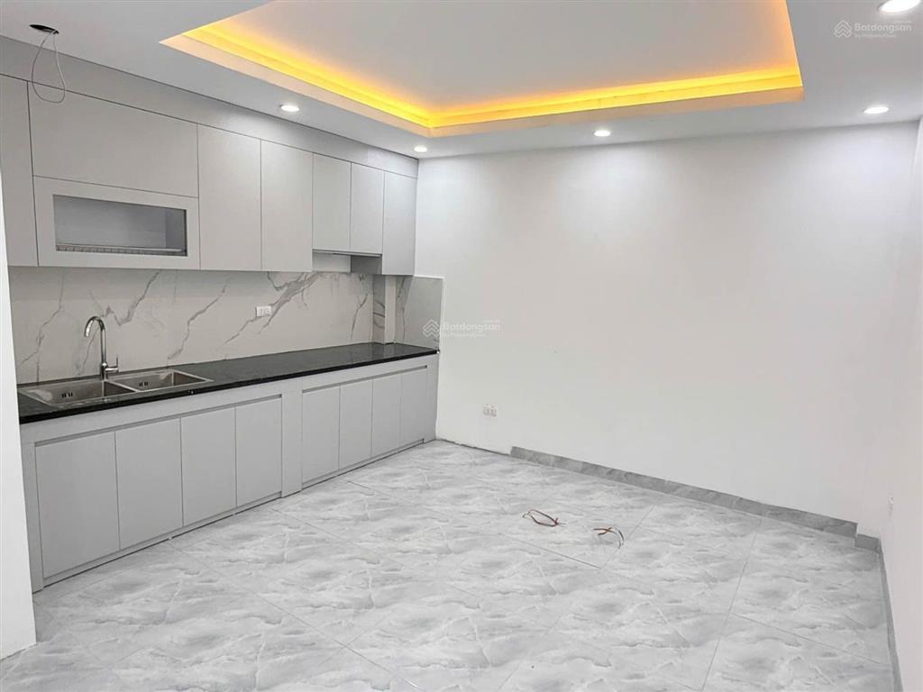 Nhà mới vĩnh quỳnh  40m  5 tầng  sđcc