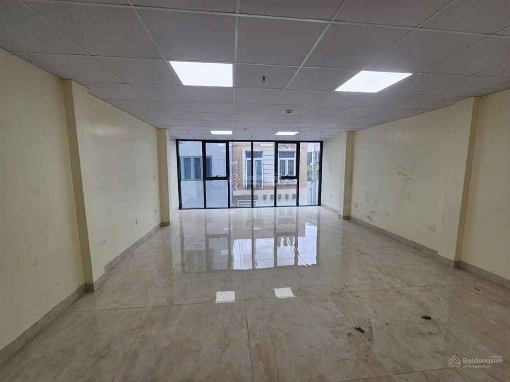 Cho thuê tòa nhà dịch vụ văn phòng 120m  thông sàn  kinh doanh  ô tô vào nhà