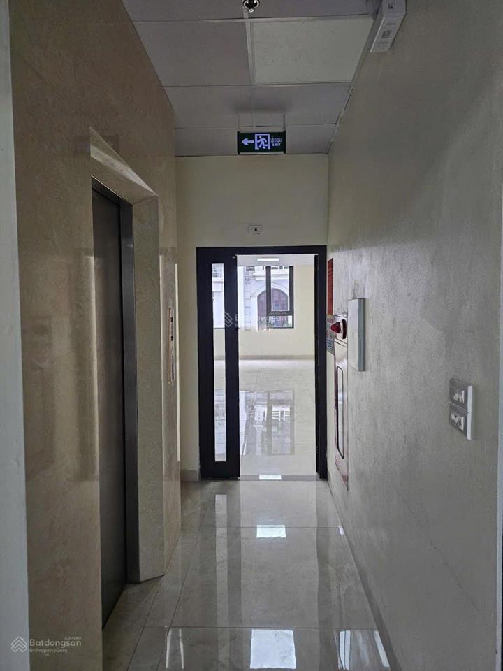 Cho thuê tòa nhà dịch vụ văn phòng 120m  thông sàn  kinh doanh  ô tô vào nhà