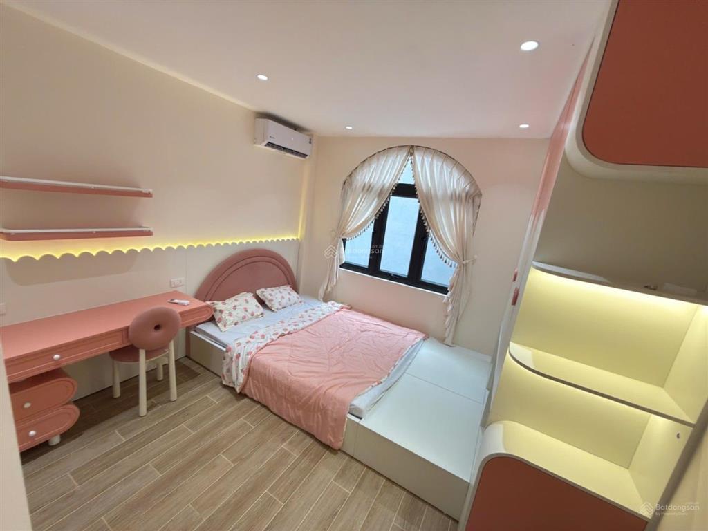 Nhà vũ tông phan thanh xuân  5m ra ô tô  sđcc  tặng nội thất  6.89 tỷ