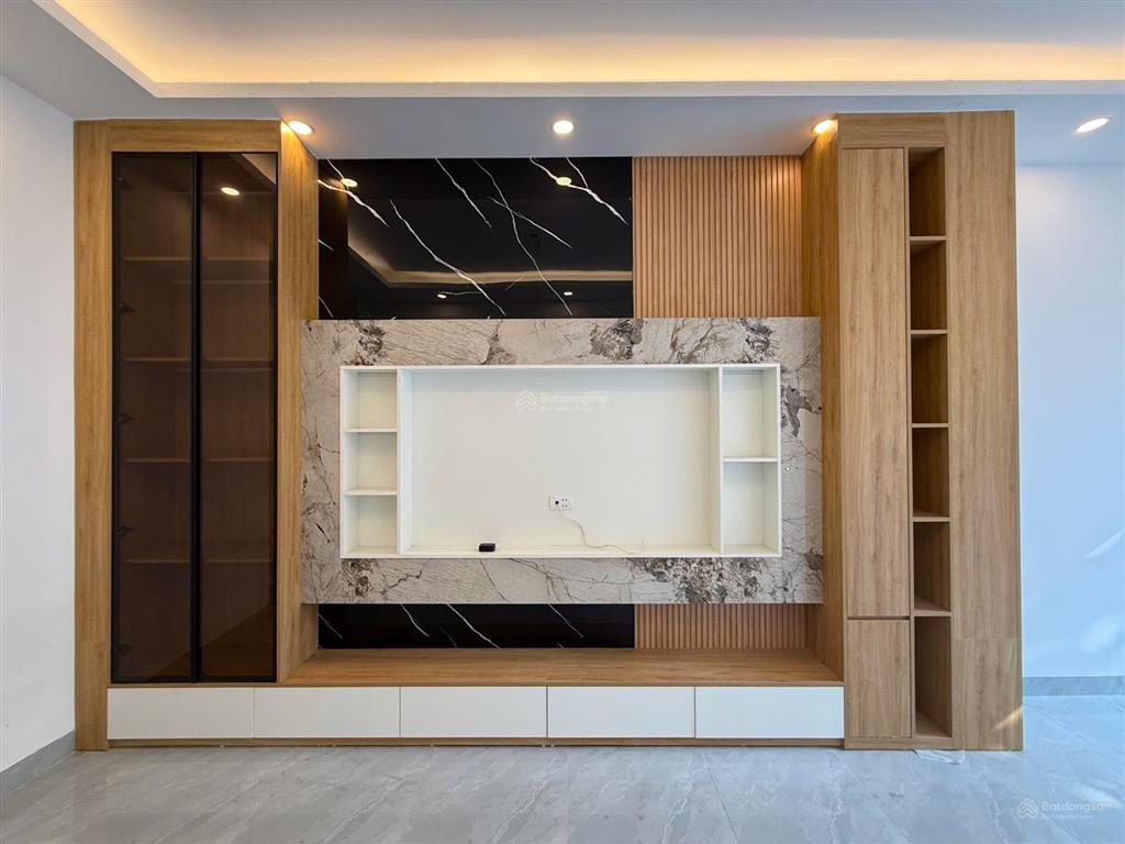 Nhà ngọc hồi 43m  6 tầng  thang máy  sđcc  tc 8 tỷ