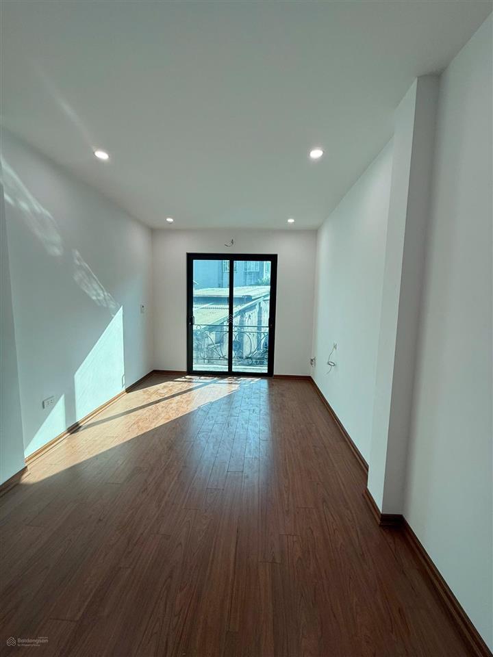 Nhà ngọc hồi 43m  6 tầng  thang máy  sđcc  tc 8 tỷ