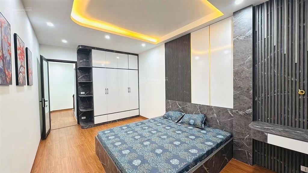 Nhà vũ tông phan 27m  5 tầng  oto đỗ cửa  sđcc  tc 6.79