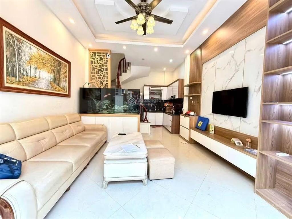 Nhà tứ hiệp  ngọc hồi 40m2  5 tầng  sđcc  6.95 tỷ