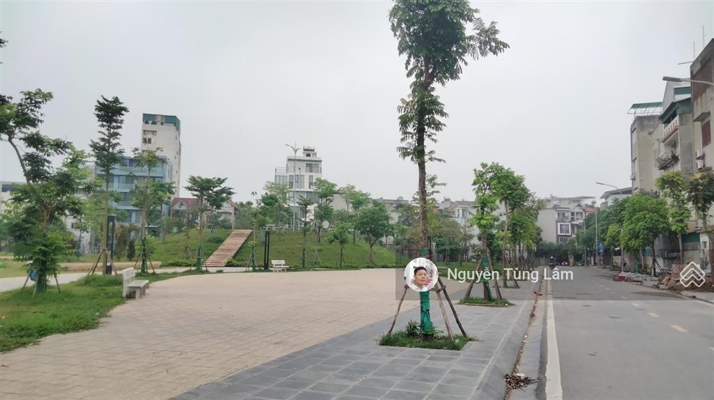 Nhỉnh 12 tỷ  đất phân lô giáo viên ngọc thụy 48m2 đường 2 ô tô tránh