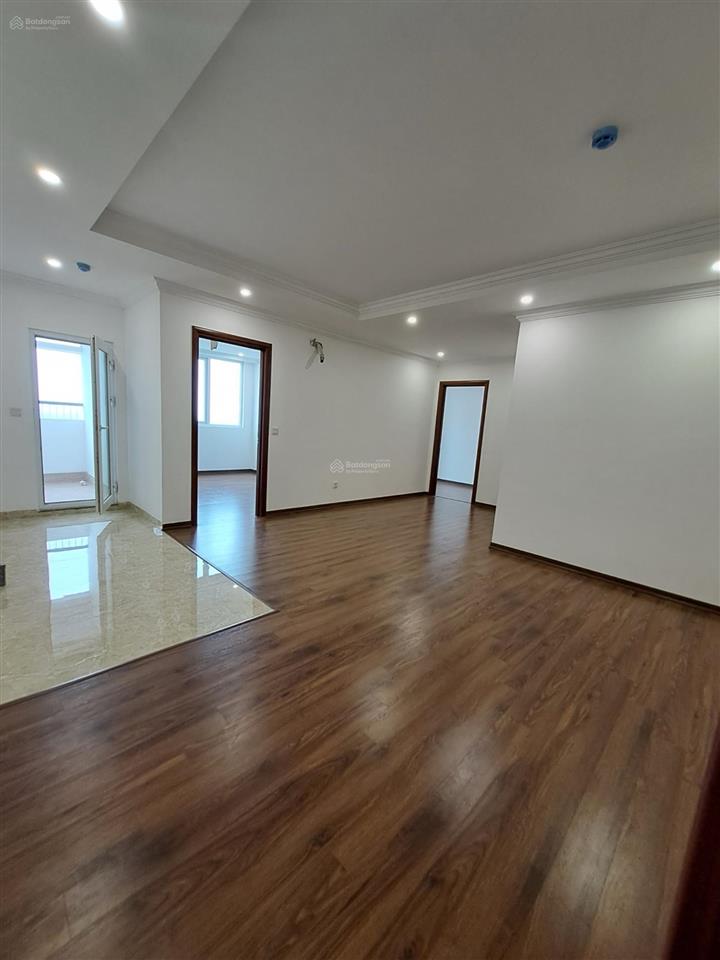 Cắt lỗ căn góc 96m23pn2vs park 1. giá 5.650 bao phí sang tên sổ.