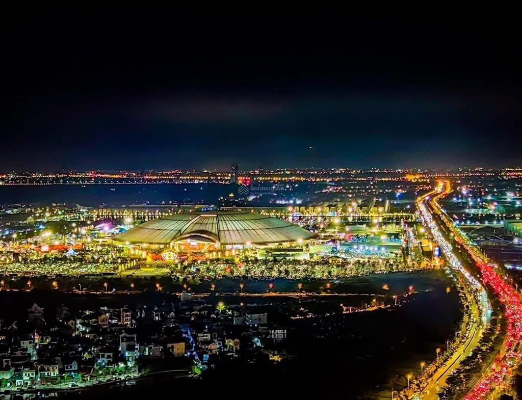 Giá hời căn góc 3pn  96m2 view cầu tứ liên. giá 5.4 tỷ bao phí, sẵn sổ