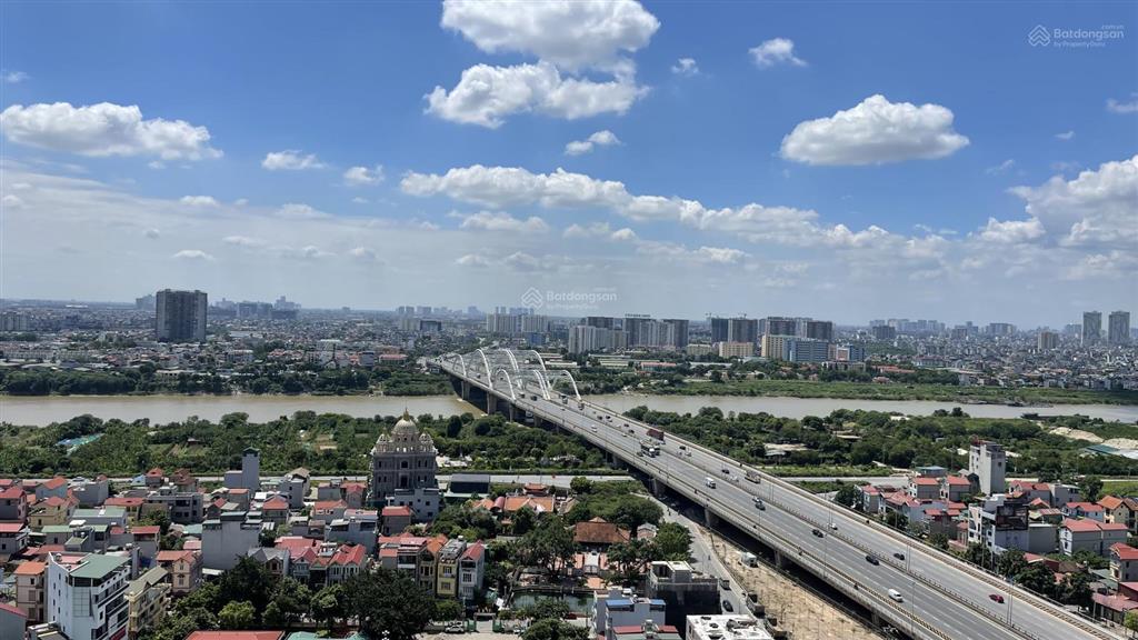 Bán căn 63m22pn2vs3.9 tỷfull nội thất. tầng trung, ban công đn. toà river