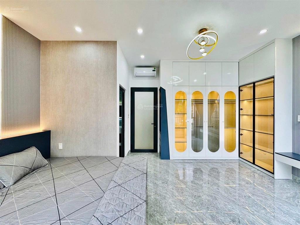 Hàng hiếm  đ.phan văn trịgv giá 2tỷ1  57m2 shr vào ở liền hẻm xe hơi.