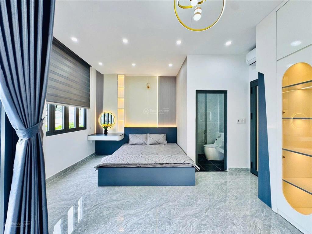 Hàng hiếm  đ.phan văn trịgv giá 2tỷ1  57m2 shr vào ở liền hẻm xe hơi.