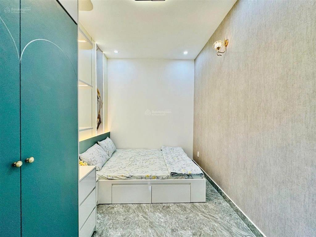 Hàng hiếm  đ.phan văn trịgv giá 2tỷ1  57m2 shr vào ở liền hẻm xe hơi.