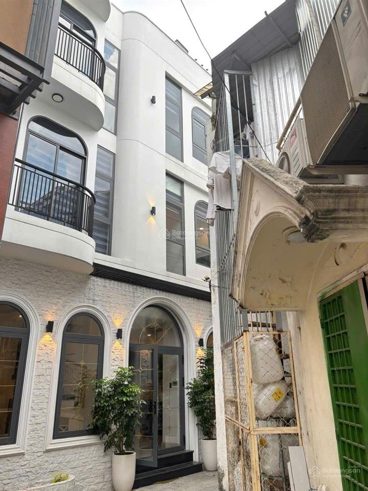 Bán nhà đường trần quốc toản, q3