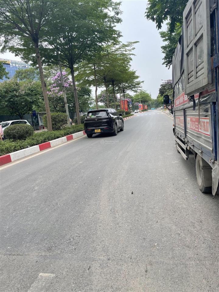 Nhà 3 tầng ô tô ngõ thông ngoại giao đoàn, ngay đại sứ quán, kossmo 140m chia lô xây căn hộ