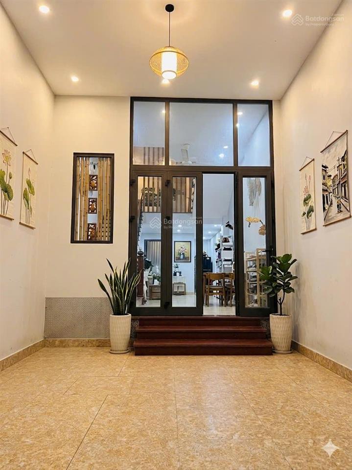 Chủ ngộp oxy  bán gấp nhà ngọc thụy 50m2 11 tỷ  ô tô đỗ cổng