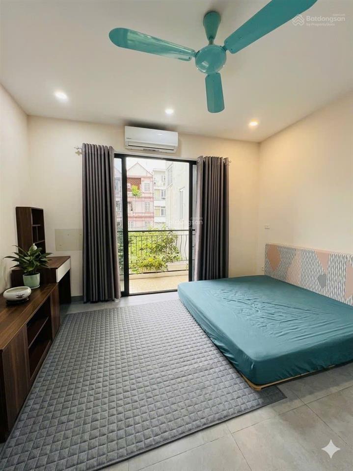 Chủ ngộp oxy  bán gấp nhà ngọc thụy 50m2 11 tỷ  ô tô đỗ cổng