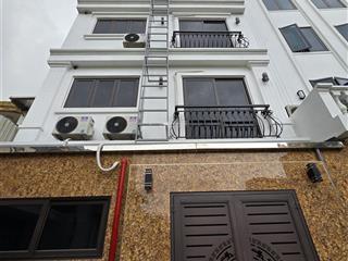 Cần tiền gấp bán ccmn, chdv mỹ đình, nam từ liêm 2 thoáng, 93m2, 9 tầng có hầm, mt 6m giá 31 tỷ 3.