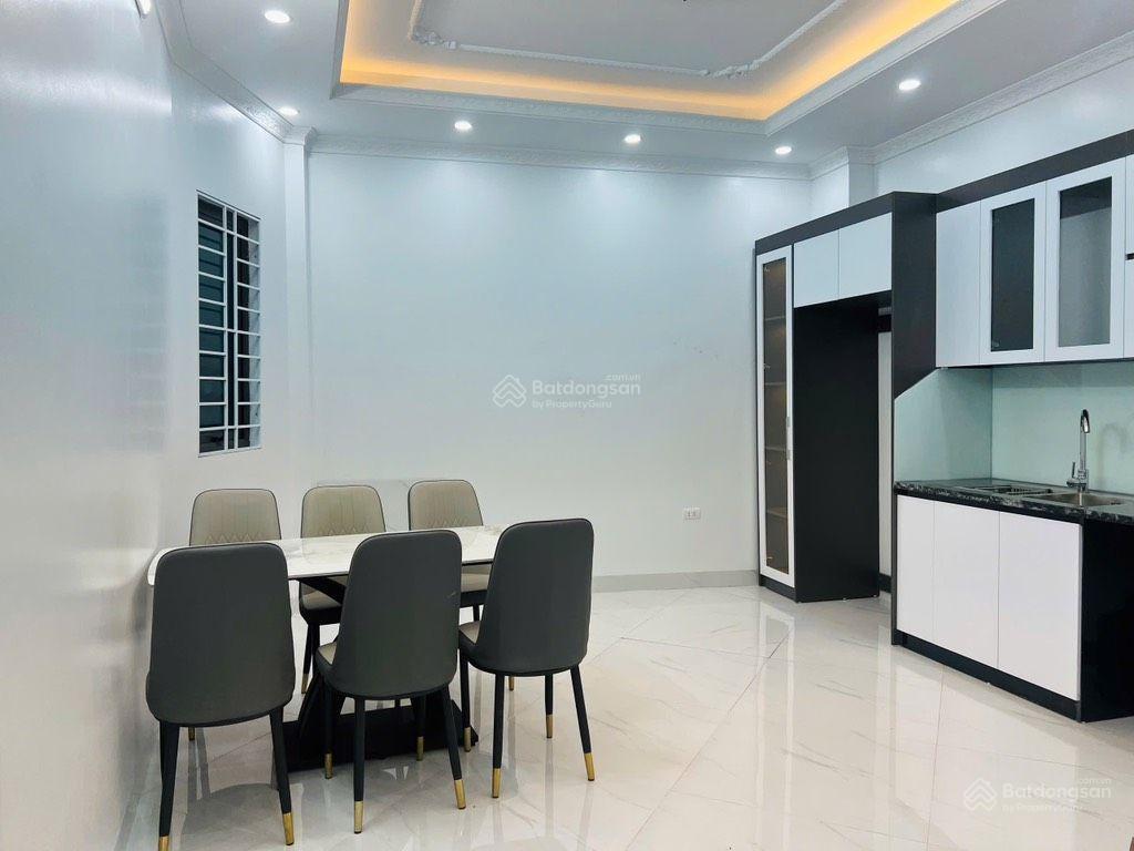 Cần bán gấp nhà đường trần quốc hoàn, quận cầu giấy ô tô vào nhà, 63m, 6 tầng giá 21 tỷ 9