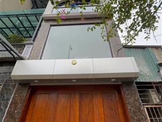 Cầu nhượng gấp nhà xuân thủy  giấy phân lô 10m ra ô tô, thang máy 37m, 6 tầng, giá 10 tỷ 9.