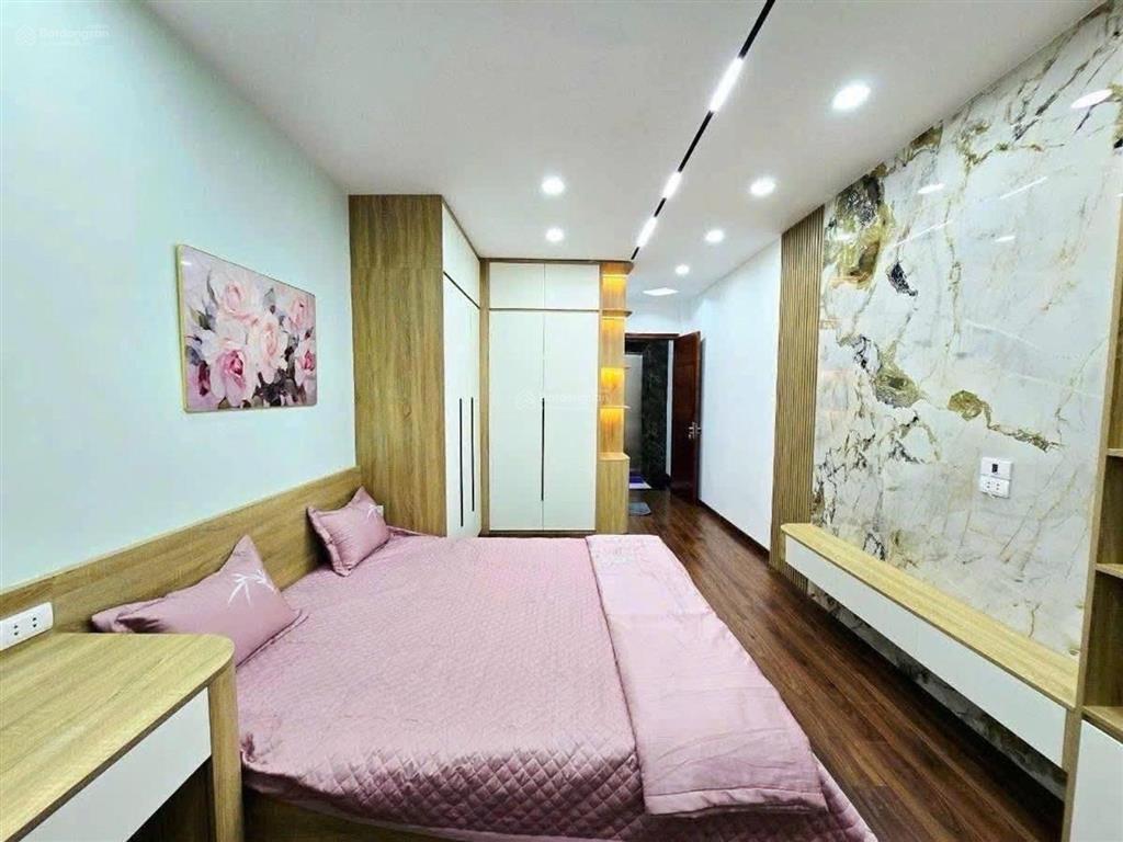 Cầu nhượng gấp nhà xuân thủy  giấy phân lô 10m ra ô tô, thang máy 37m, 6 tầng, giá 11 tỷ 1.