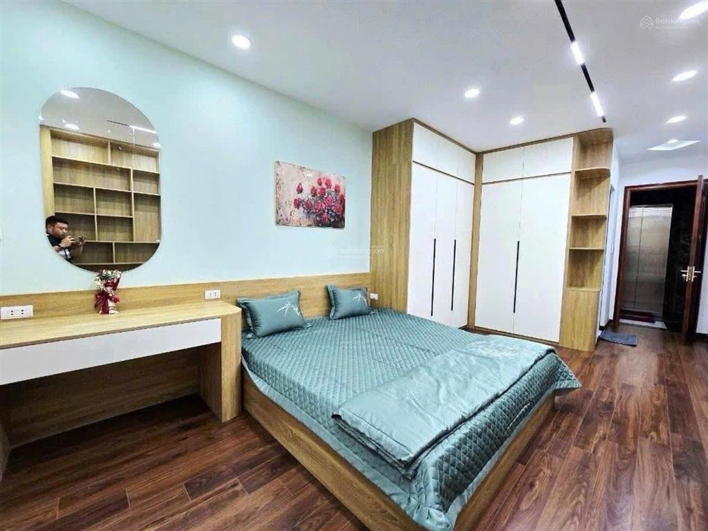 Cầu nhượng gấp nhà xuân thủy  giấy phân lô 10m ra ô tô, thang máy 37m, 6 tầng, giá 11 tỷ 1.