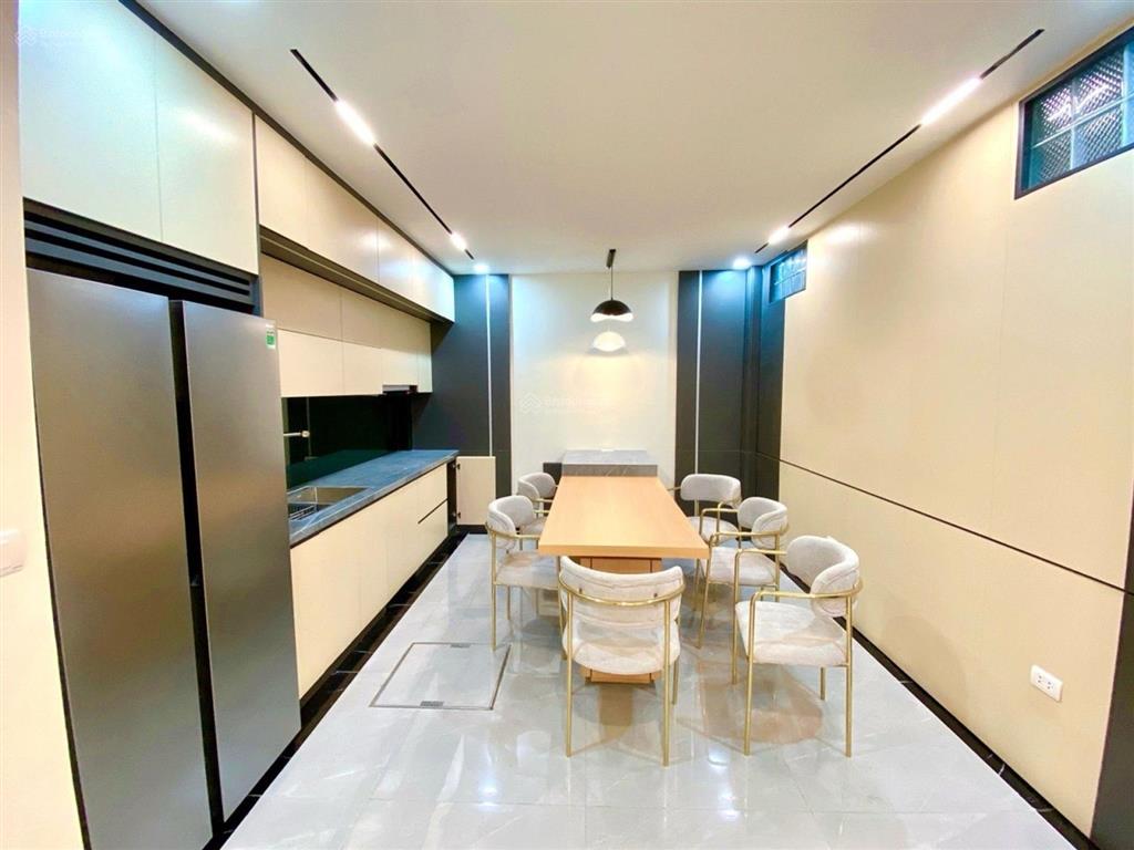 Gấp giảm giá 3 tỷ nhà riêng hoàng quốc việt, ô tô vào nhà 66m, 5 tầng thang máy chỉ còn 20 tỷ