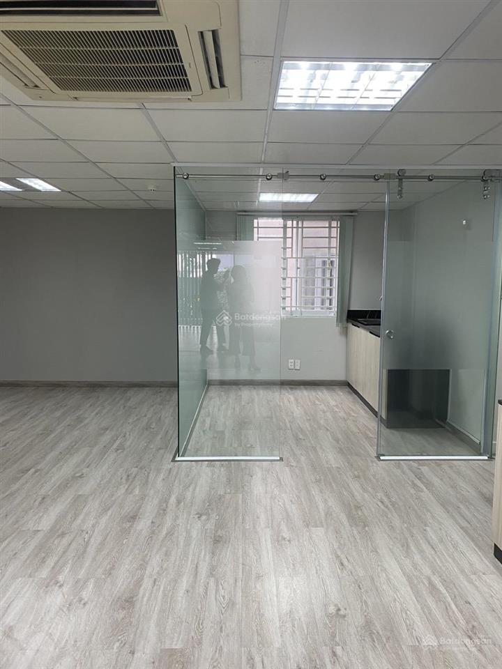 Cho thuê văn phòng đường 3/2 phường diên hồng ,dt 100m2 giá 25 triệu /tháng
