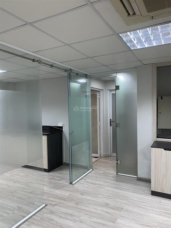 Cho thuê văn phòng đường 3/2 phường diên hồng ,dt 100m2 giá 25 triệu /tháng