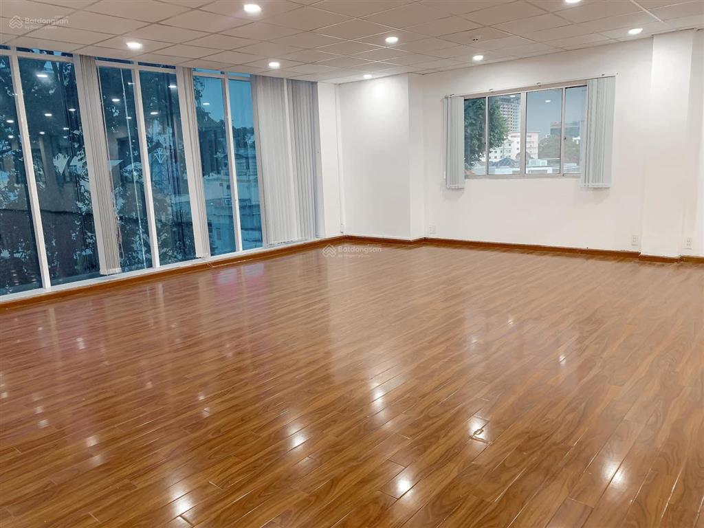 Cho thuê văn phòng đường 3/2 phường diên hồng  dt 100m² giá 25 triệu/tháng