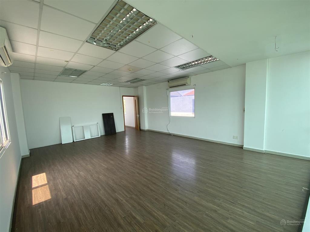 Cho thuê văn phòng đường ung văn khiêm phường thạnh mỹ tây  dt 36m2 giá 9 triệu/tháng