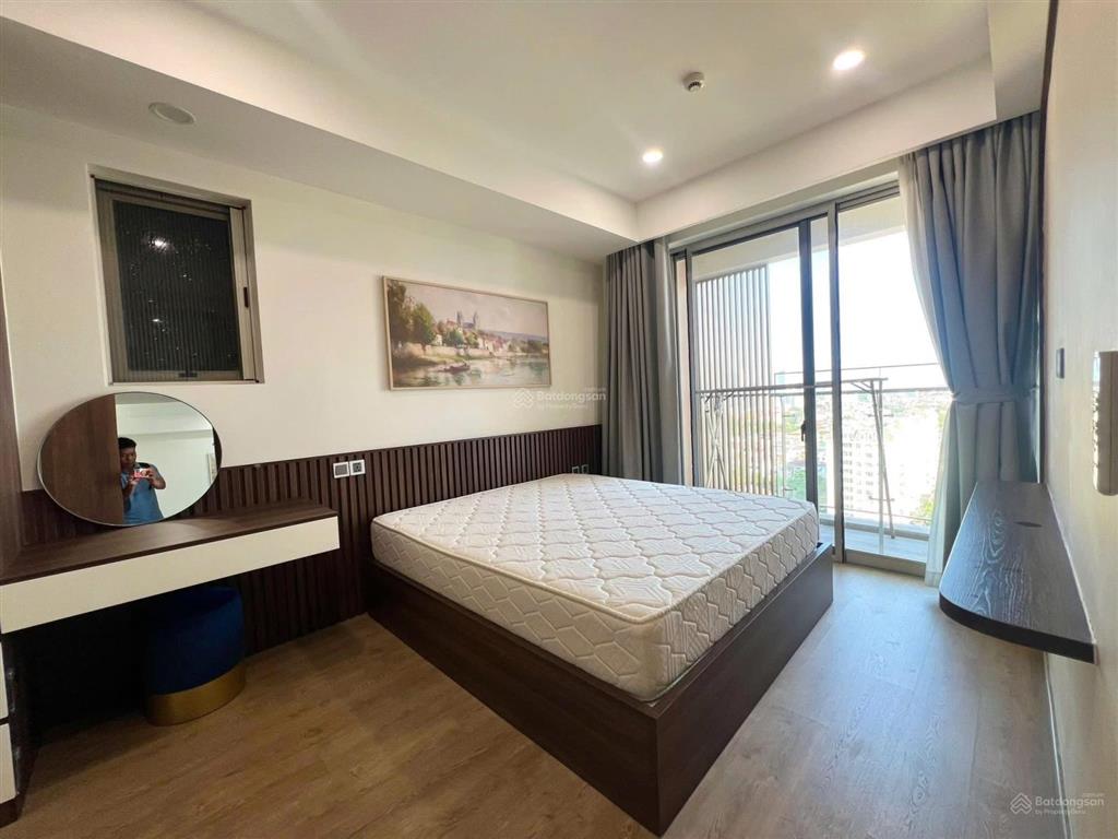 Cho thuê căn góc midtown 2pn view biệt thự 26tr  lan 0906 743 ***