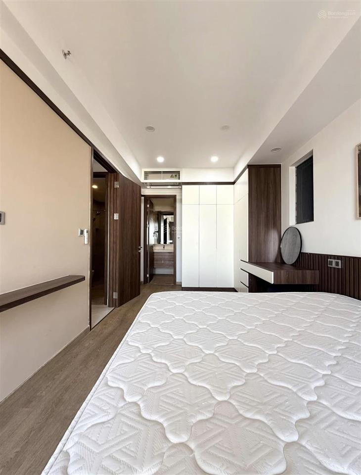 Cho thuê căn góc midtown 2pn view biệt thự 26tr  lan 0906 743 ***