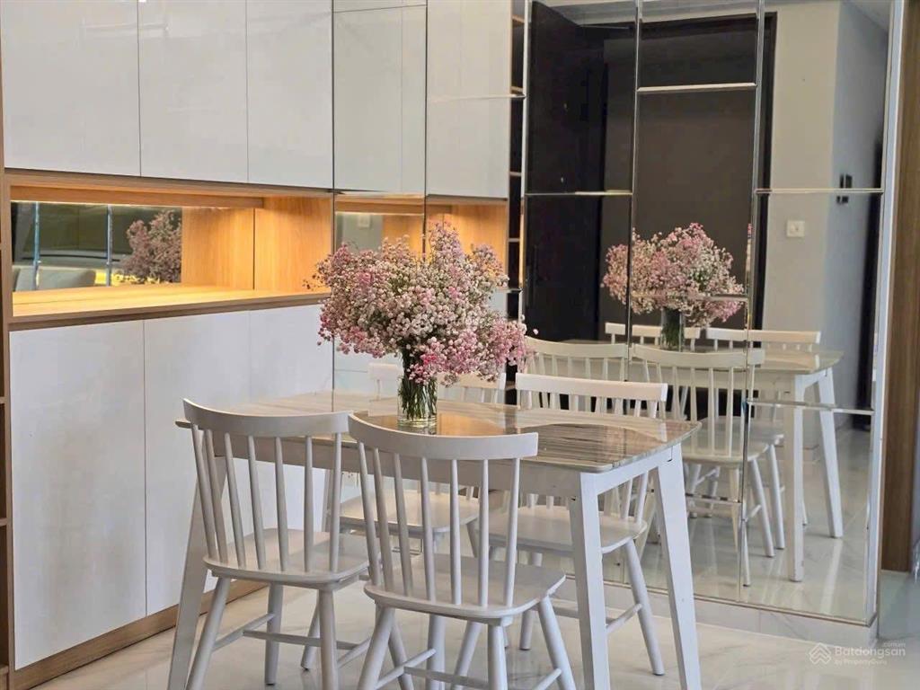 Bán căn hộ hưng phúc 3pn chỉ 8,5 tỷ đầy đủ nội thất  lan 0906 743 ***