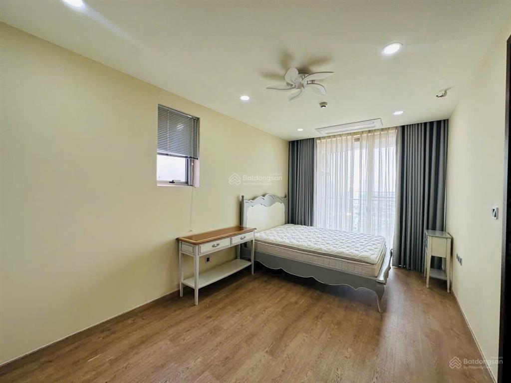Bán căn góc midtown 2pn 84m2 view biệt thự 9,9 tỷ chưa gồm 5%  lan 0906 743 ***