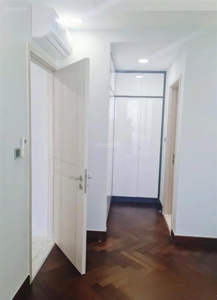 Hot ! bán căn hộ midtown tầng cao 2pn view biệt thự 10 tỷ có ô xe hầm  lan 0906 743 ***