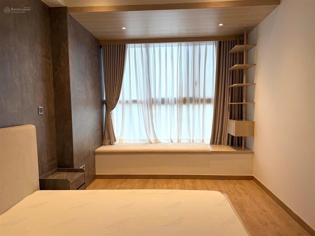 Siêu phẩm ! bán căn hộ midtown 2pn view biệt thự chỉ 10,6 tỷ  lan 0906 743 ***
