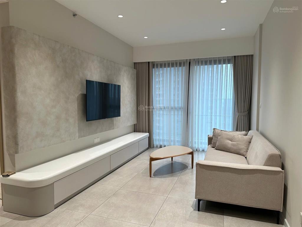 Cho thuê căn hộ the antonia 2pn tầng cao nội thất cao cấp 35tr bao thuế  lan 0906 743 ***